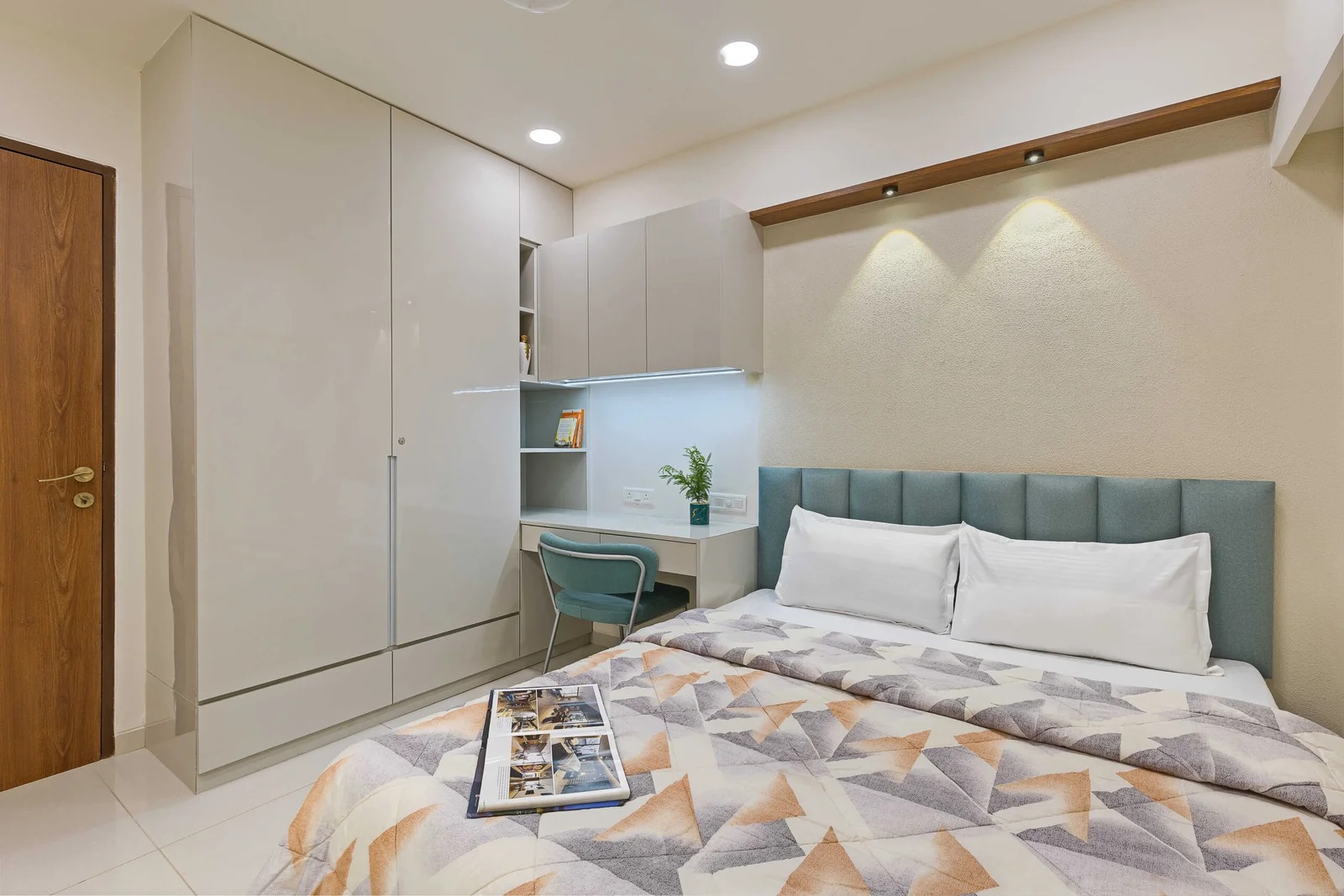 Compact Study Bedroom