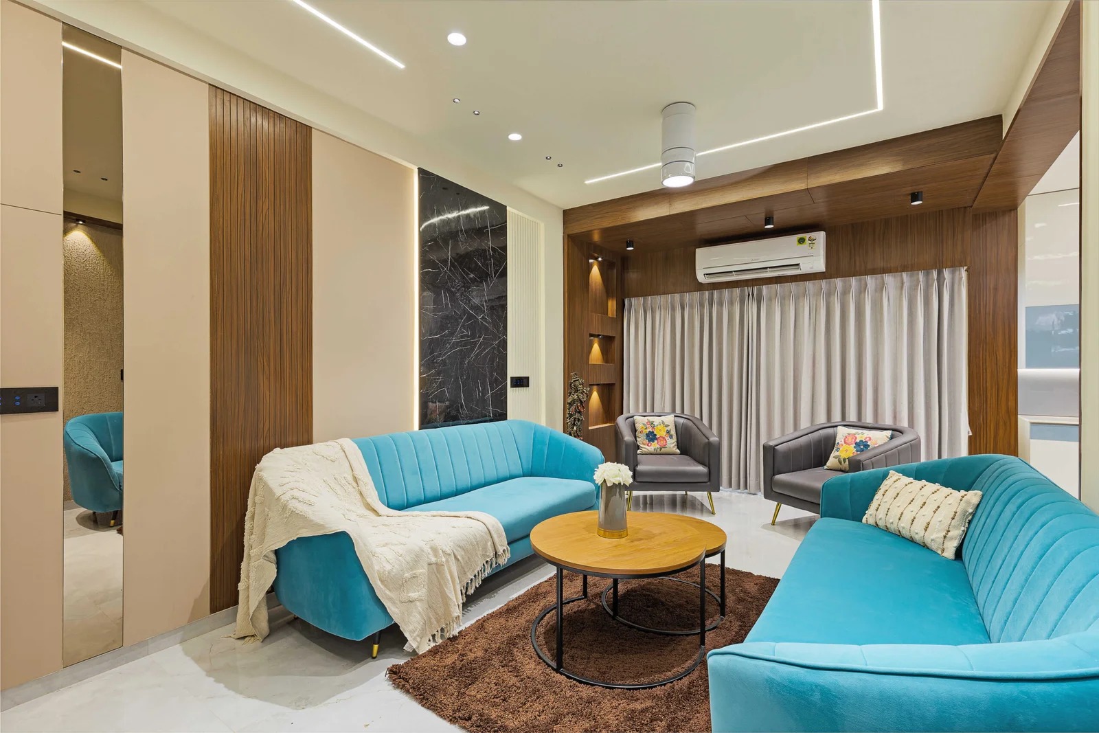 Statement Blue Lounge